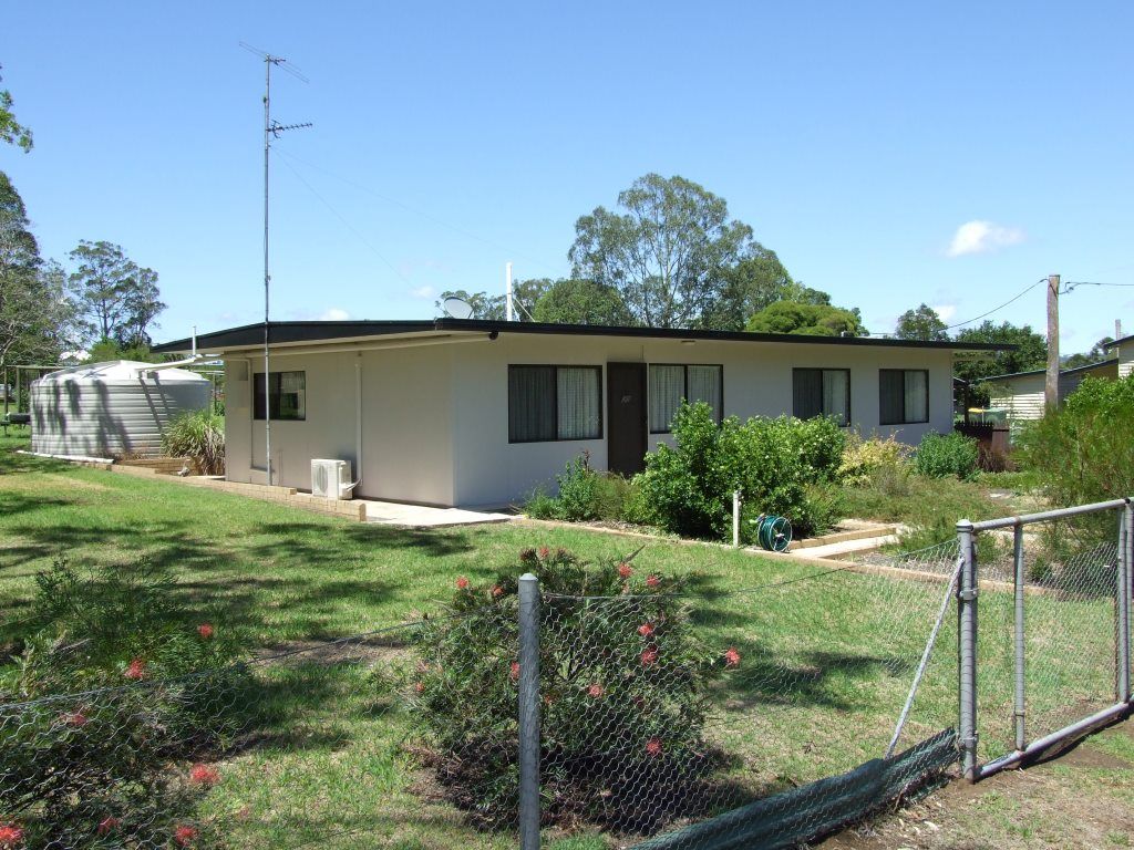11 South Street, Crows Nest QLD 4355
