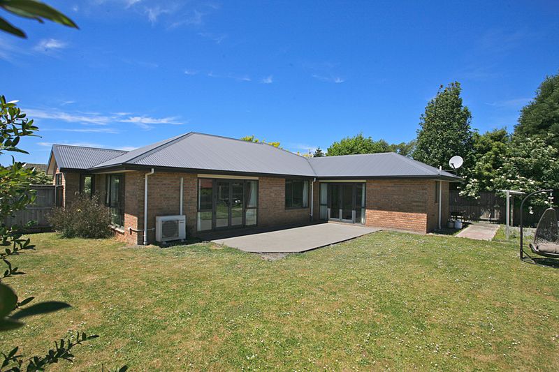 Executive living in Halswell. - Halswell