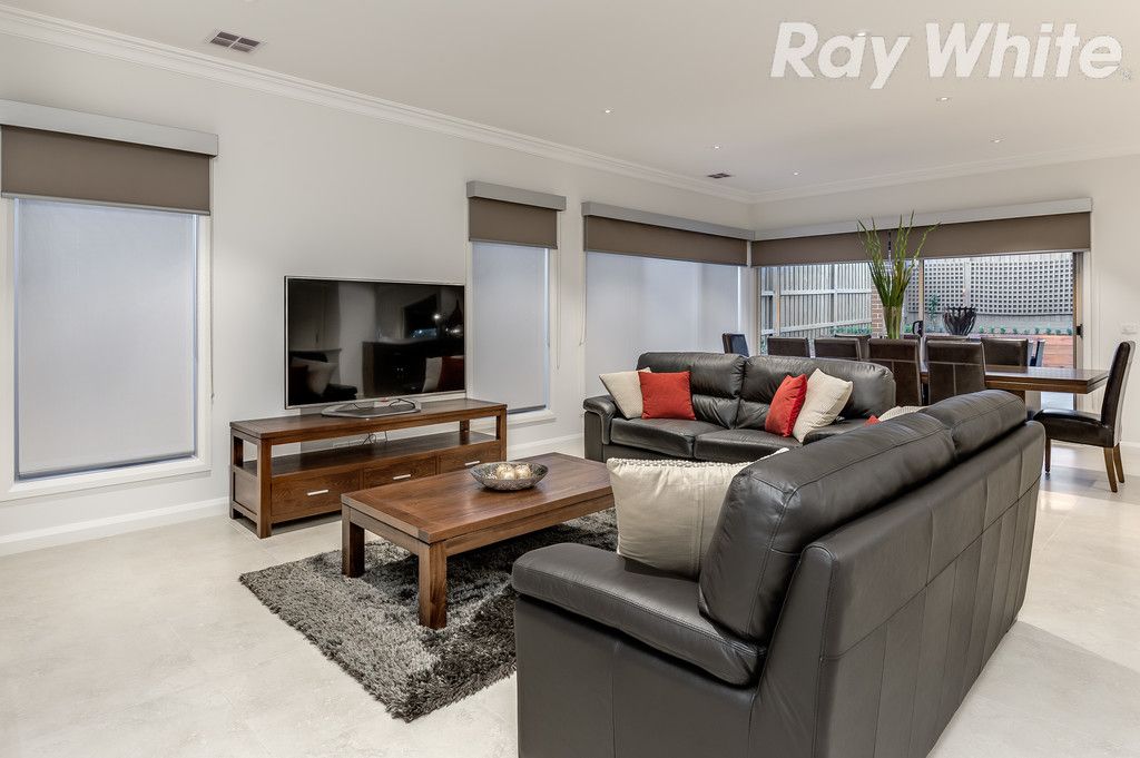 31 Cairn Drive, South Morang, VIC 3752