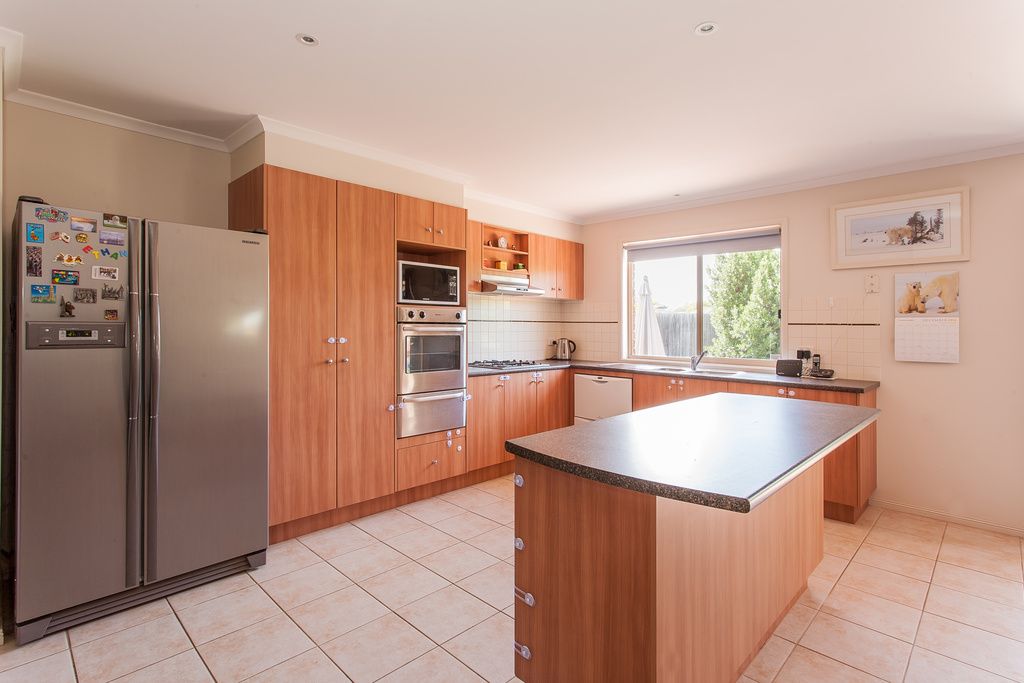 3 Lydeamore Place, Kurunjang, VIC 3337