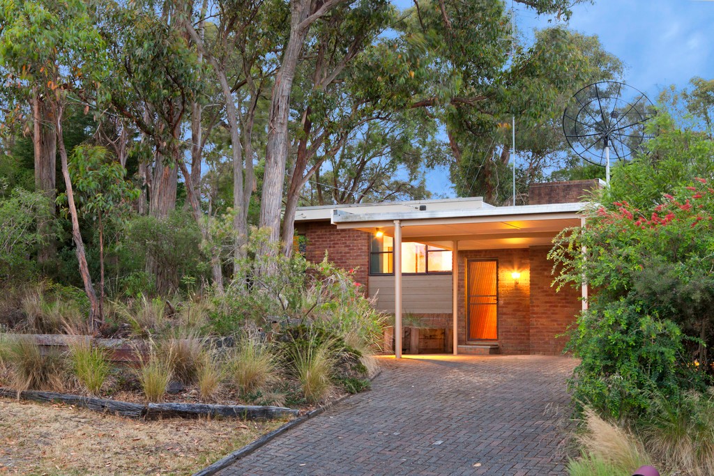 10 Hale Avenue, Mount Clear, VIC 3350