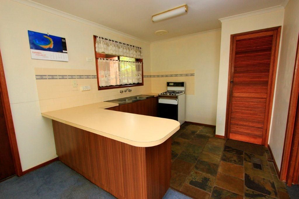 2/17 Jinjella Road, Highton, VIC 3216