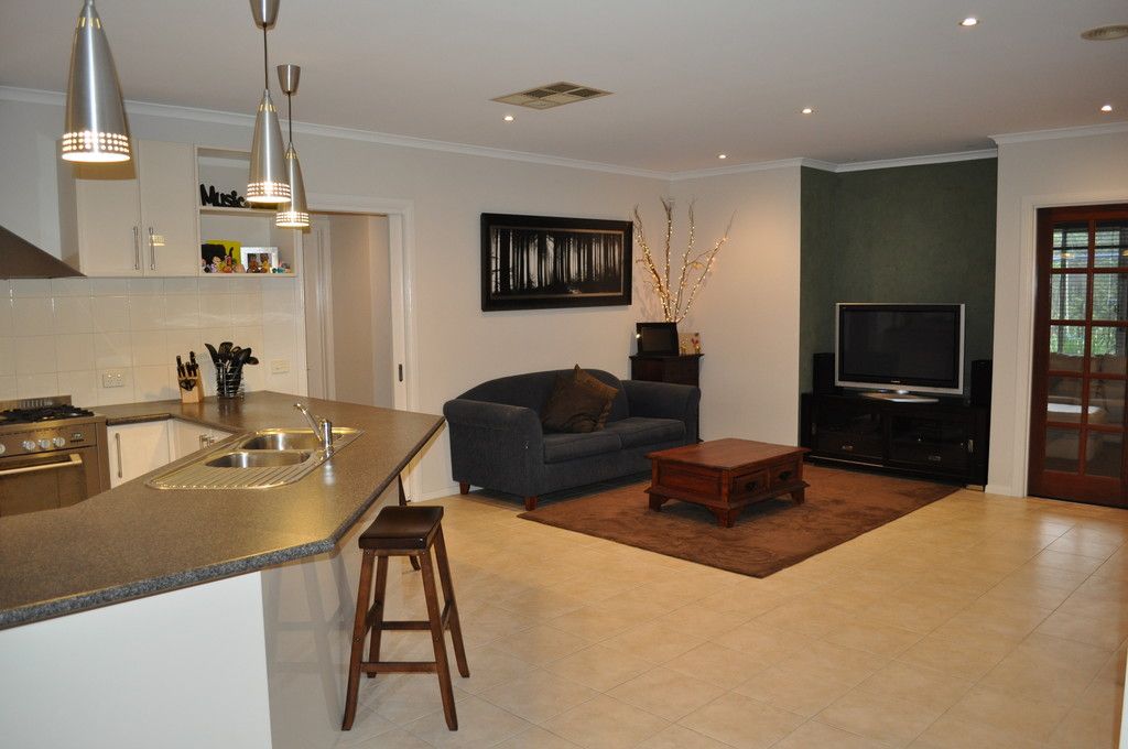 8 Ellendale Street, Rowville, VIC 3178