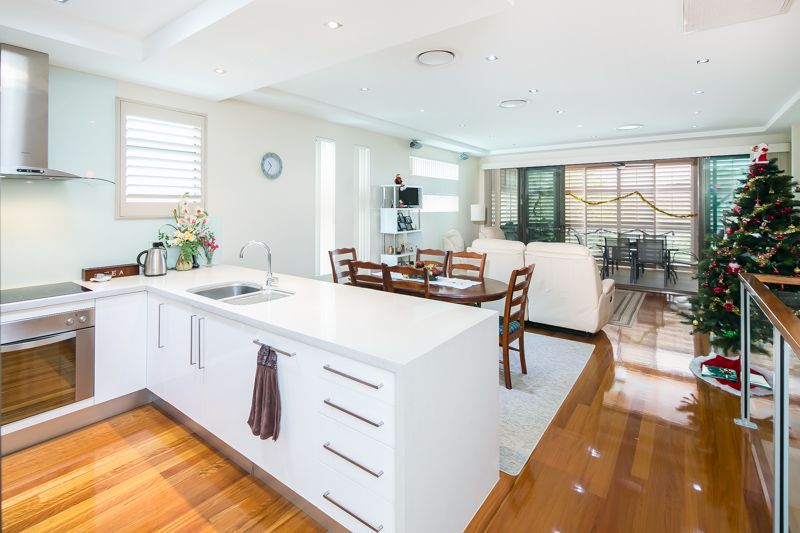 2/8 Eider Avenue, PARADISE POINT, QLD 4216