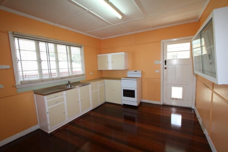11 Iris Street, Holland Park West, QLD 4121