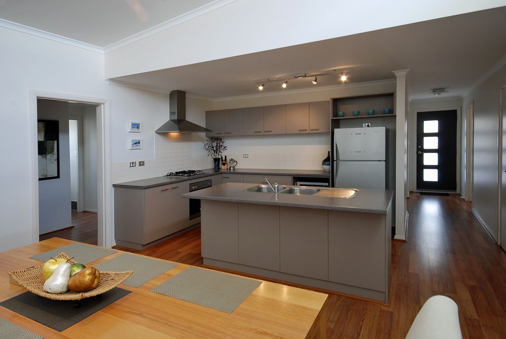 10 Hodgson Park Way, Green Head, WA 6514