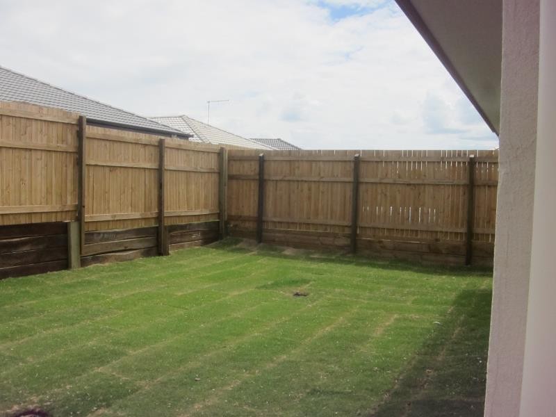 50 Valentine Crescent, AUGUSTINE HEIGHTS, QLD 4300