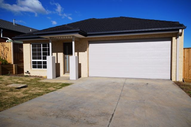 22/3 Manor View, PAKENHAM, VIC 3810