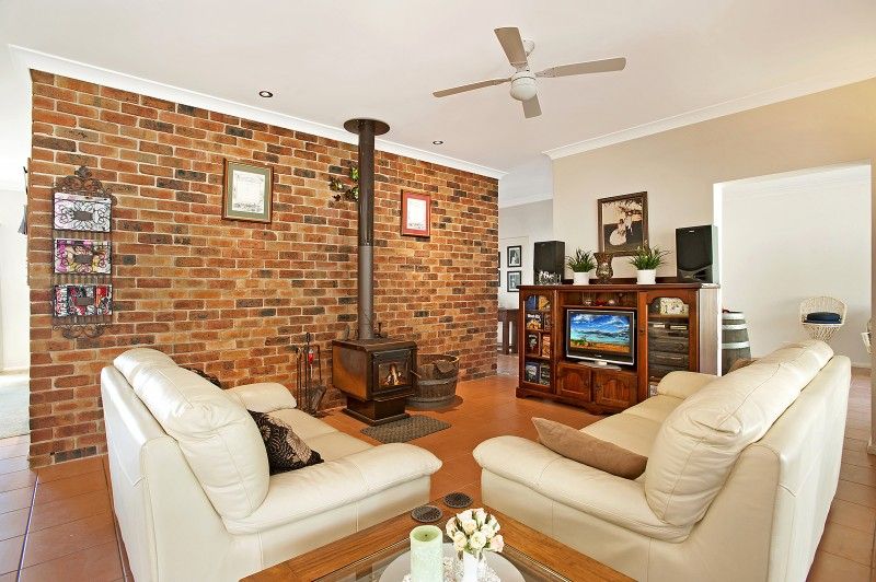 2 Windemere Place, WALLALONG, NSW 2320