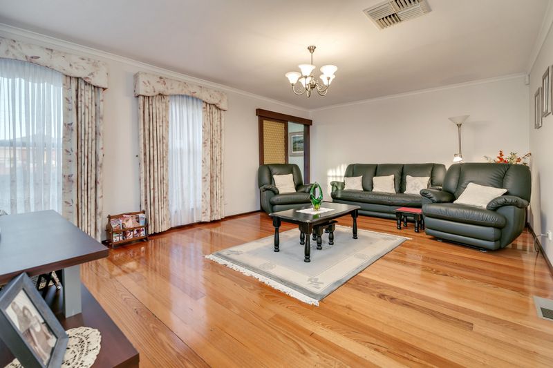 17 Karingal Way, THOMASTOWN, VIC 3074