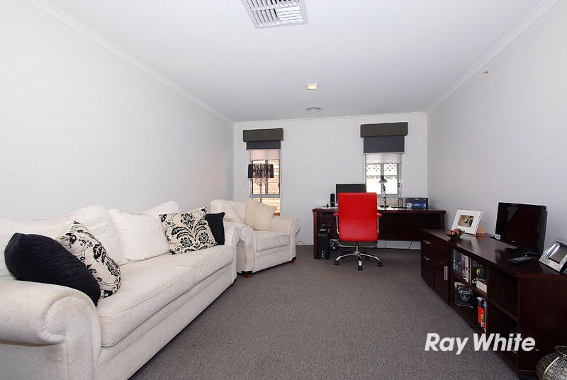 10 Weathertop Way, CRANBOURNE EAST, VIC 3977