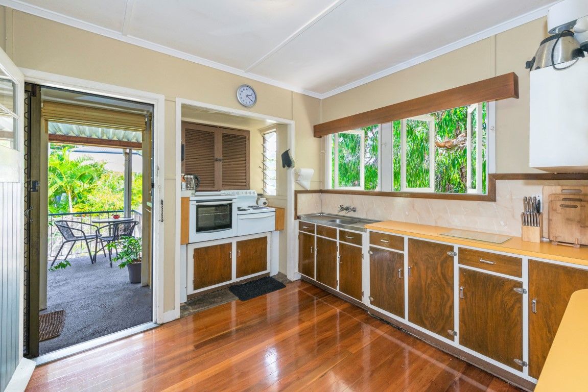 182 Sterculia Avenue, HOLLAND PARK WEST, QLD 4121