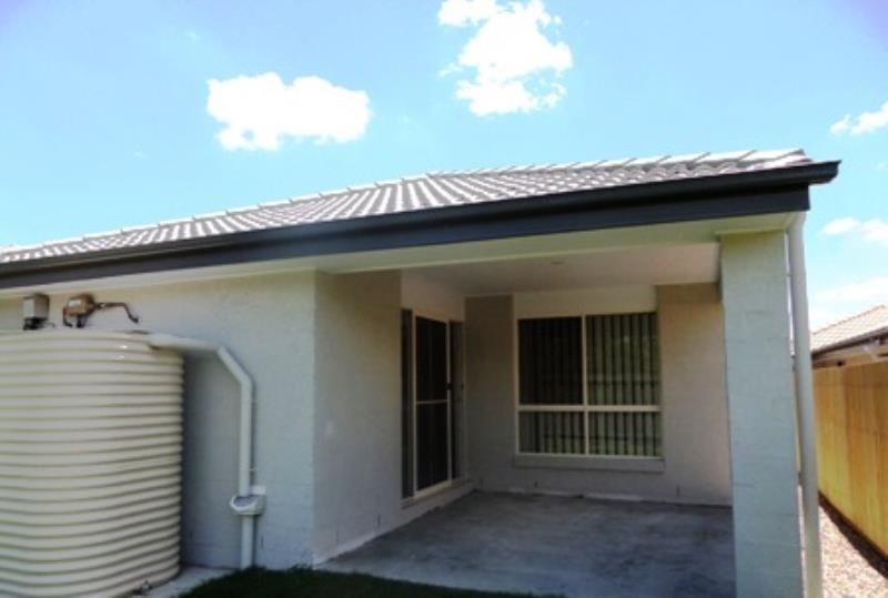 4 Hallvard Crescent, AUGUSTINE HEIGHTS, QLD 4300