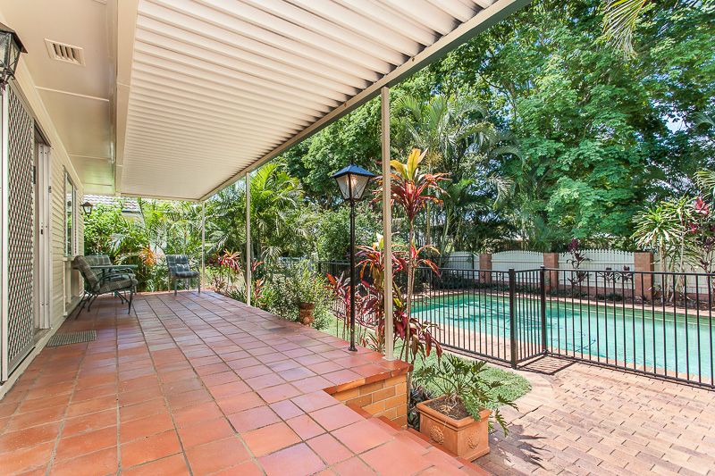 29 Clifford Street, WOODY POINT, QLD 4019
