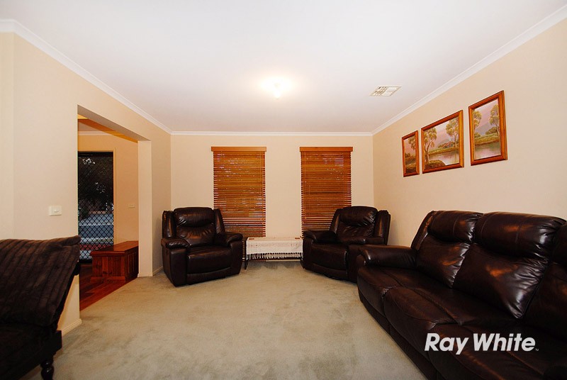 15 May Gibbs Crescent, LYNBROOK, VIC 3975