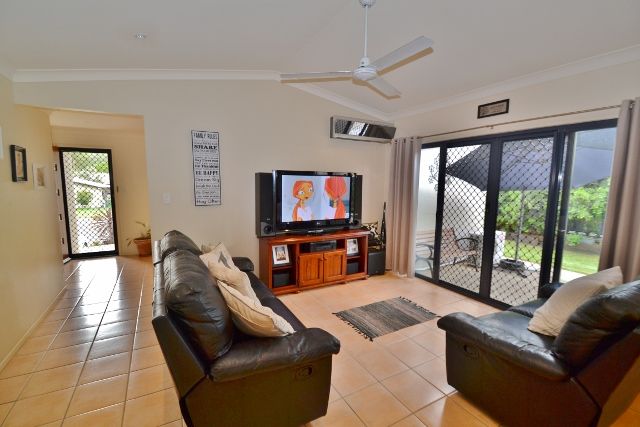 35 Tiverton Place, LANDSBOROUGH, QLD 4550