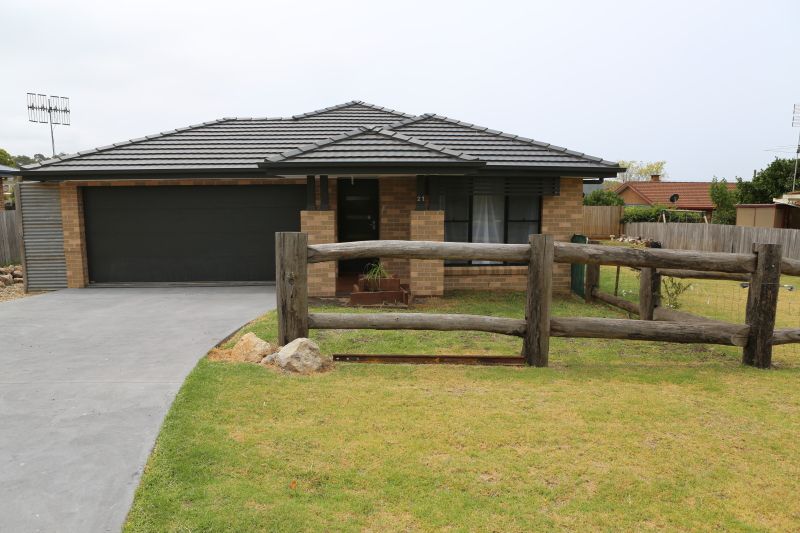 21 Binalong Street, DALMENY NSW 2546