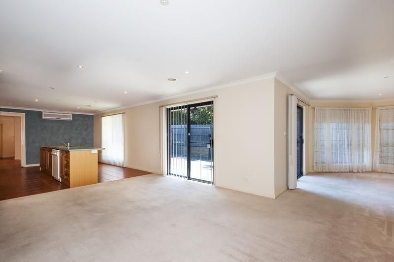 4 Atlanta Close, MILL PARK, VIC 3082