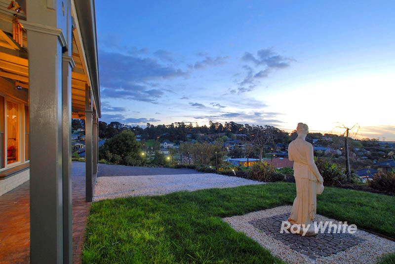 4 Lake Park Court, LYSTERFIELD SOUTH, VIC 3156