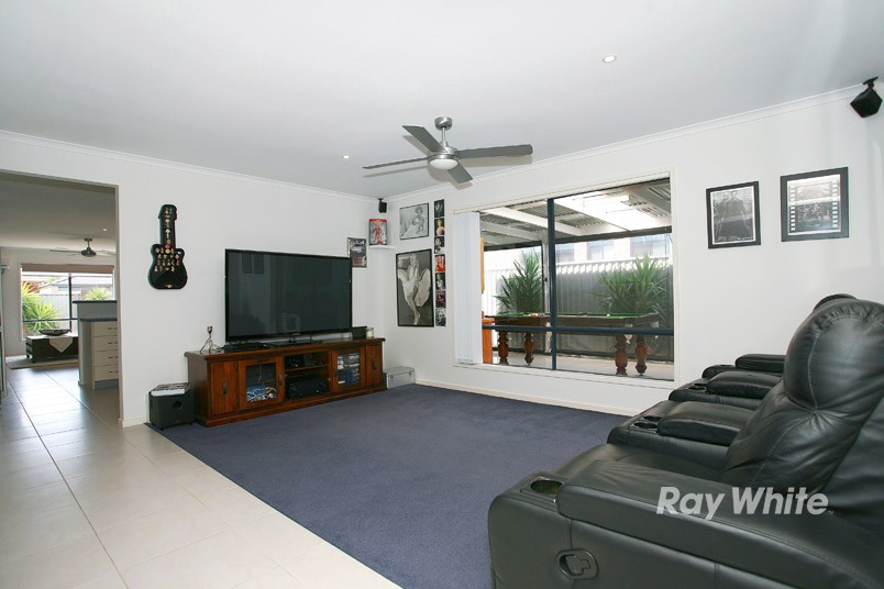 10 Reynard Place, CRANBOURNE EAST, VIC 3977