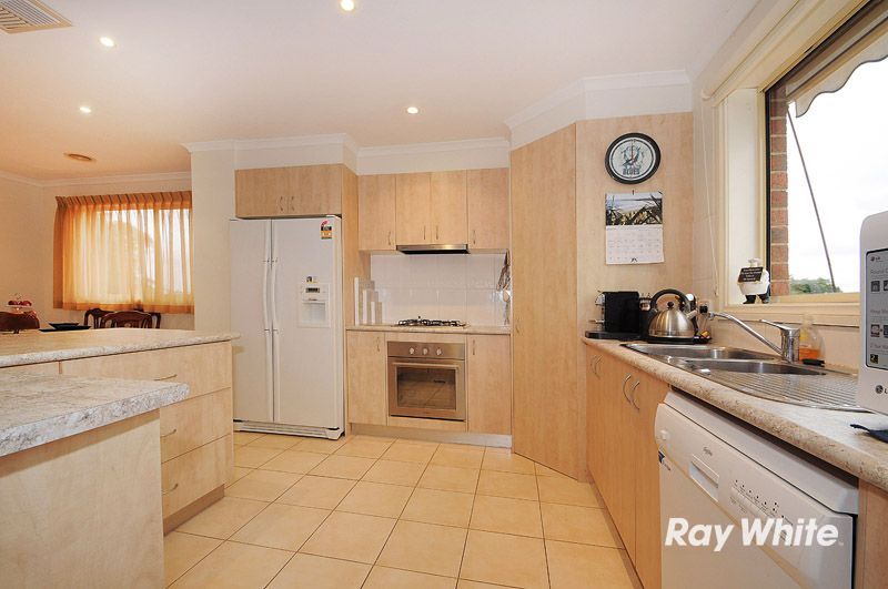 16 Yellowbox Crescent, LYNDHURST, VIC 3975
