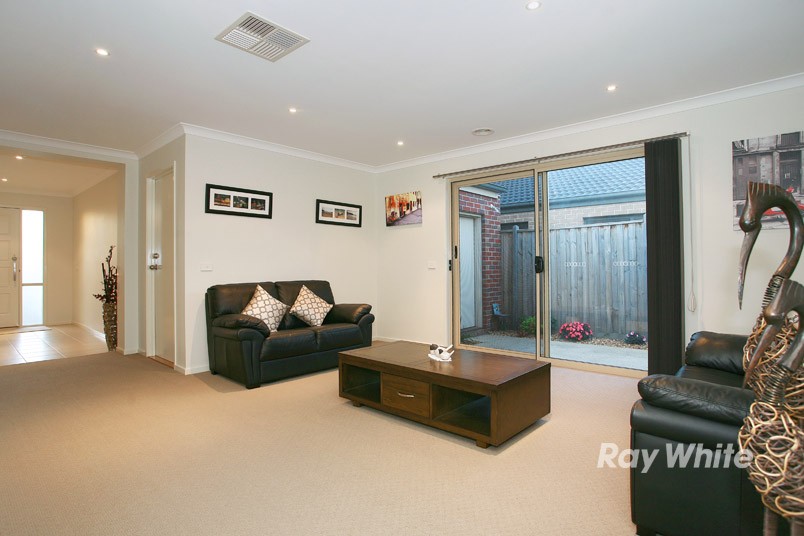 6 Benmar Place, LYNDHURST, VIC 3975