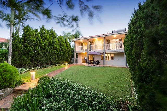5 Cabana Boulevard, BENOWA WATERS QLD 4217