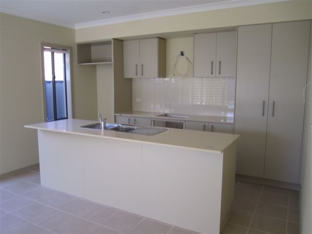 4 Hadley Lane, CRAIGIEBURN, VIC 3064