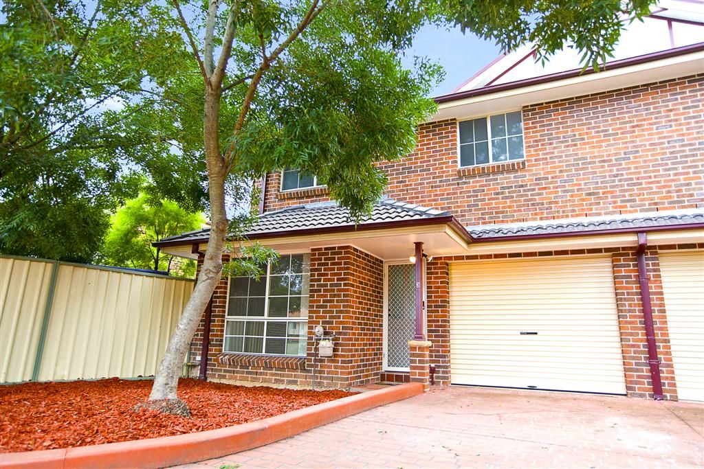 1 Dutton Place, GLENMORE PARK NSW 2745