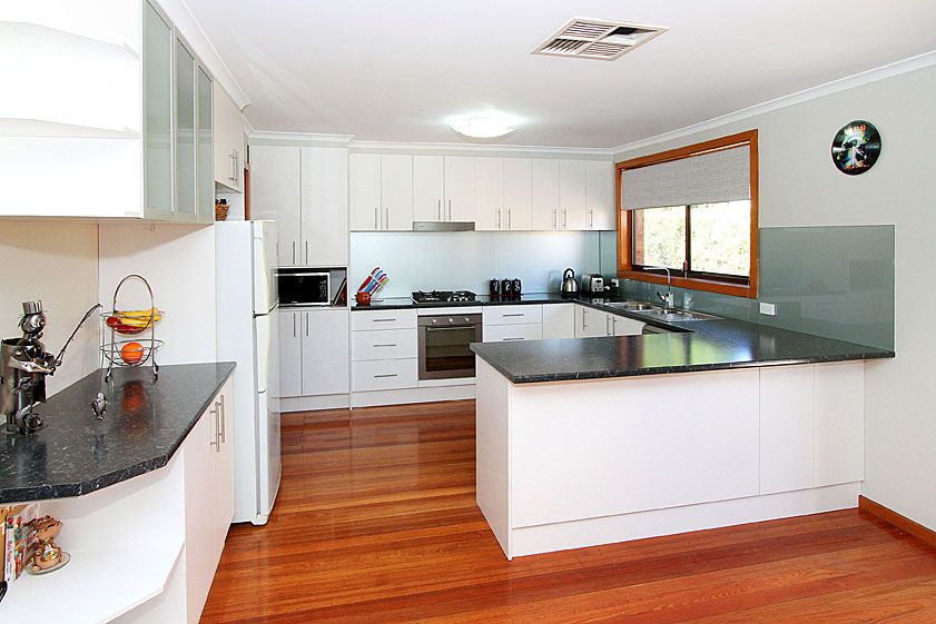 4 Forbes Court, MILL PARK, VIC 3082