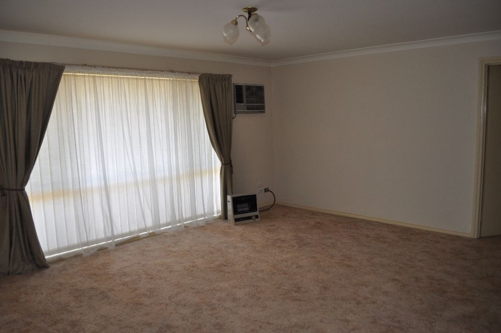 2/2 Overdale Drive, BOURKELANDS, NSW 2650