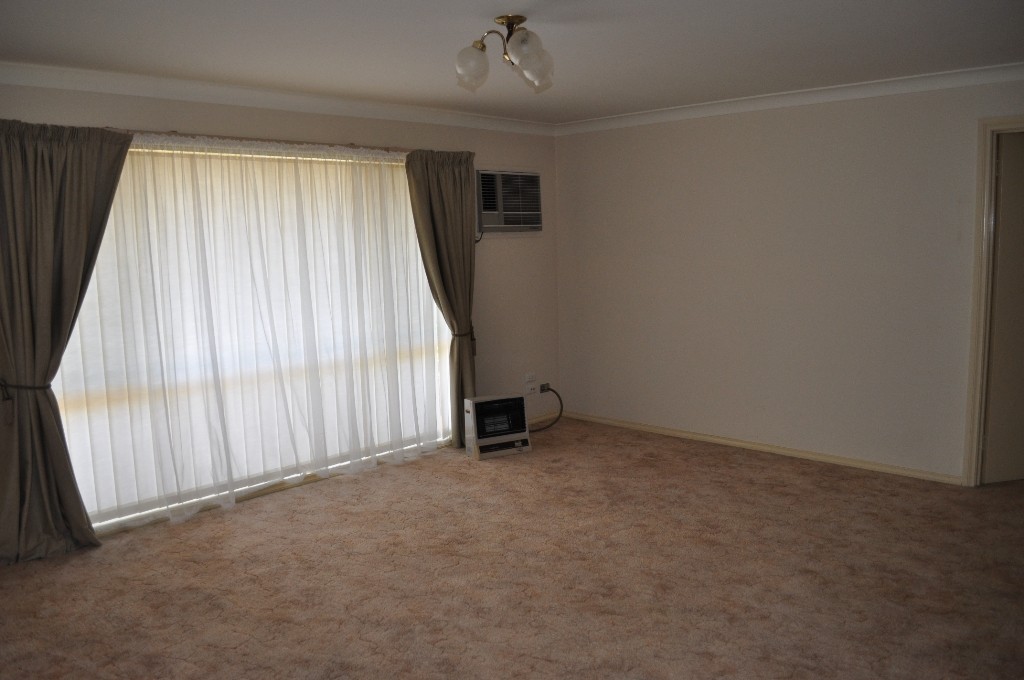 2/2 Overdale Drive, BOURKELANDS, NSW 2650