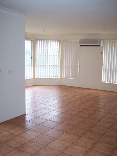 85 The Lakes Drive, GLENMORE PARK, NSW 2745