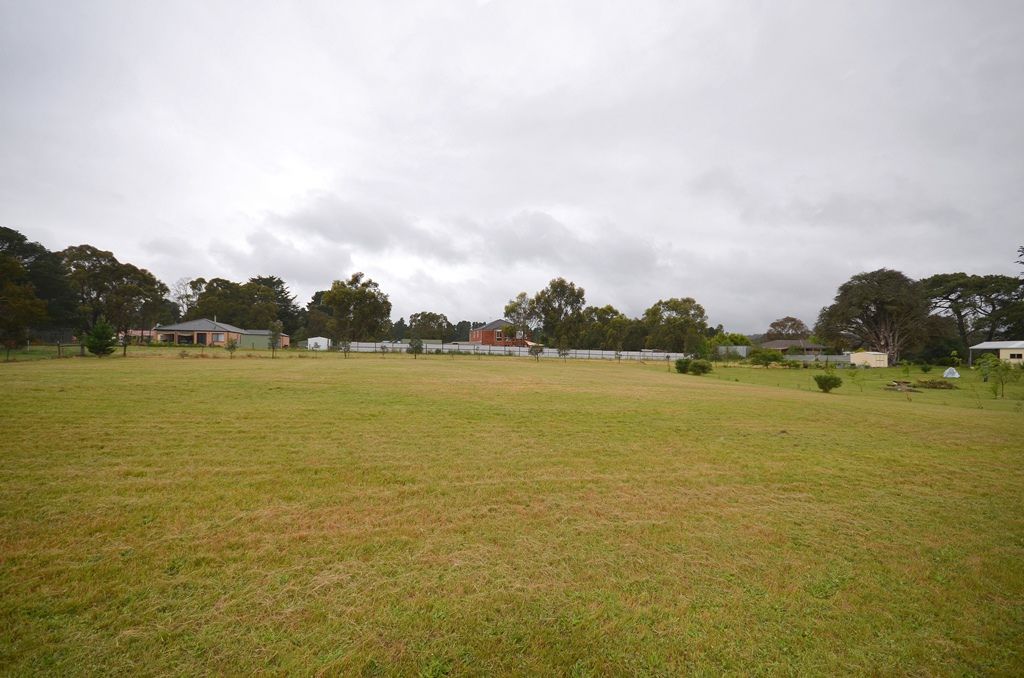 SMYTHESDALE, VIC 3351