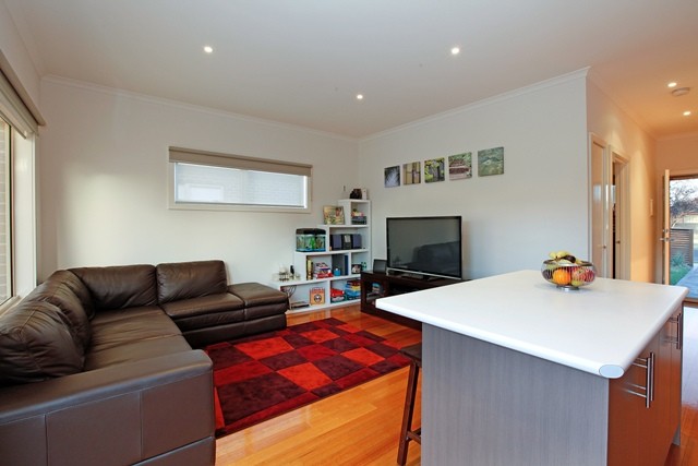2/38 Hughes Parade, RESERVOIR, VIC 3073