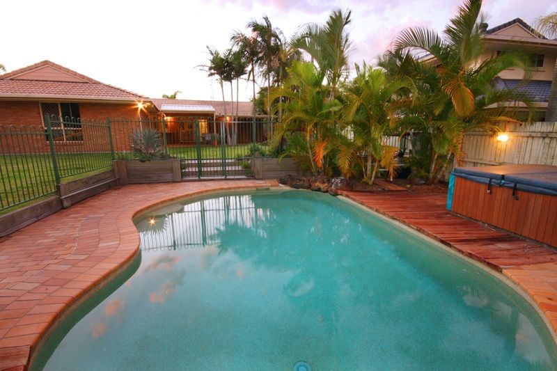2 Adori Drive, MOUNTAIN CREEK, QLD 4557
