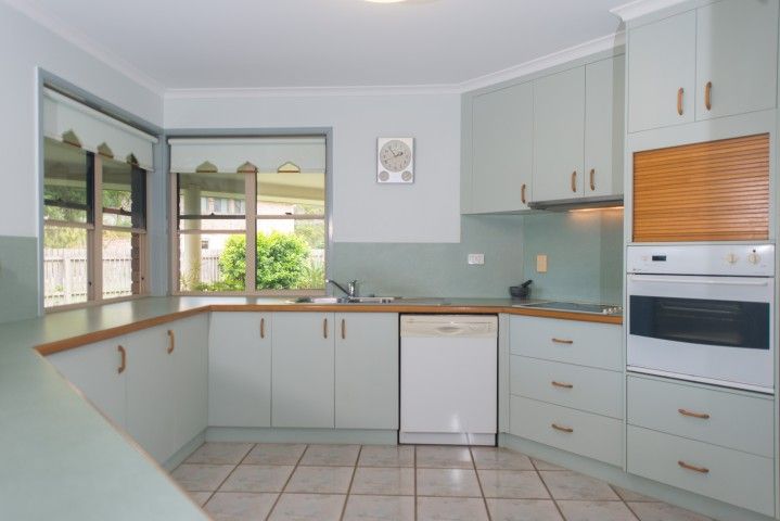 3 Eacham Court, CLINTON, QLD 4680