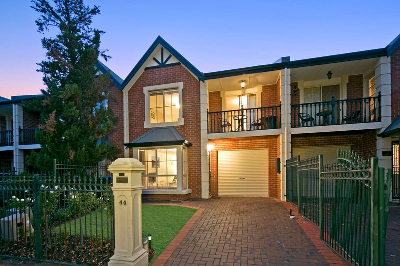44 Kew Drive, OAKDEN SA 5086