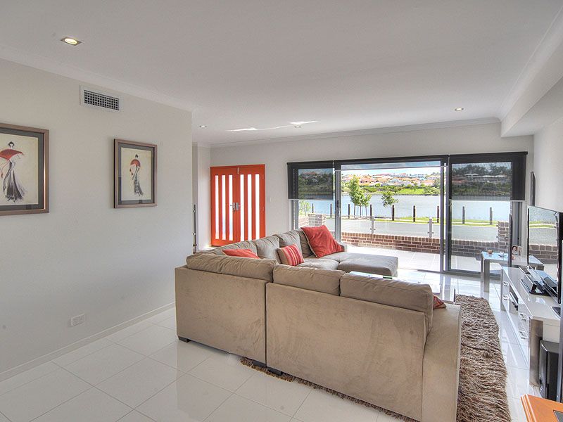 12 South Bay Drive, VARSITY LAKES, QLD 4227