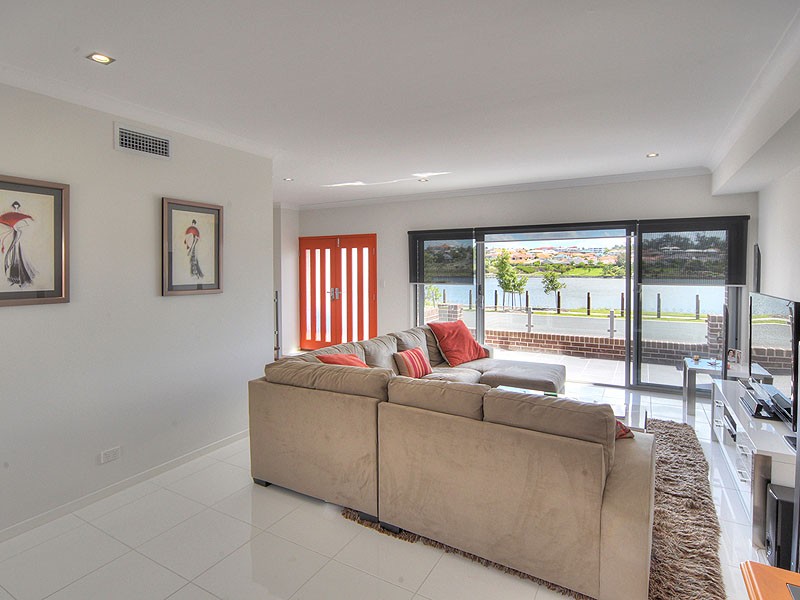 12 South Bay Drive, VARSITY LAKES, QLD 4227