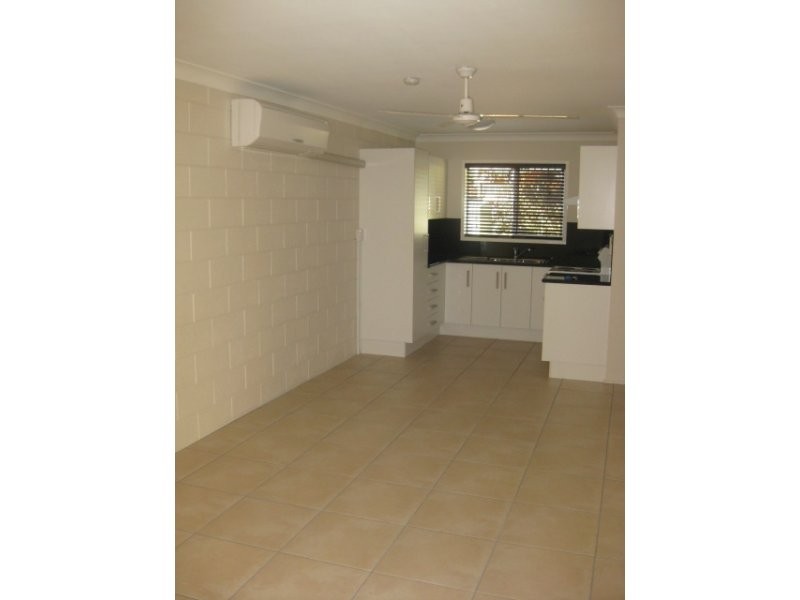 2/28 Potts Strreet, NORMAN GARDENS, QLD 4701