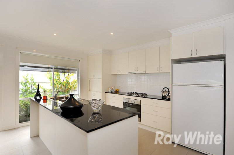 96 Sovereign Manors Crescent, ROWVILLE, VIC 3178