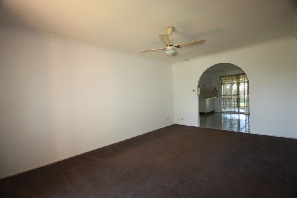 17 Hamlet Cresent, ROSEMEADOW, NSW 2560