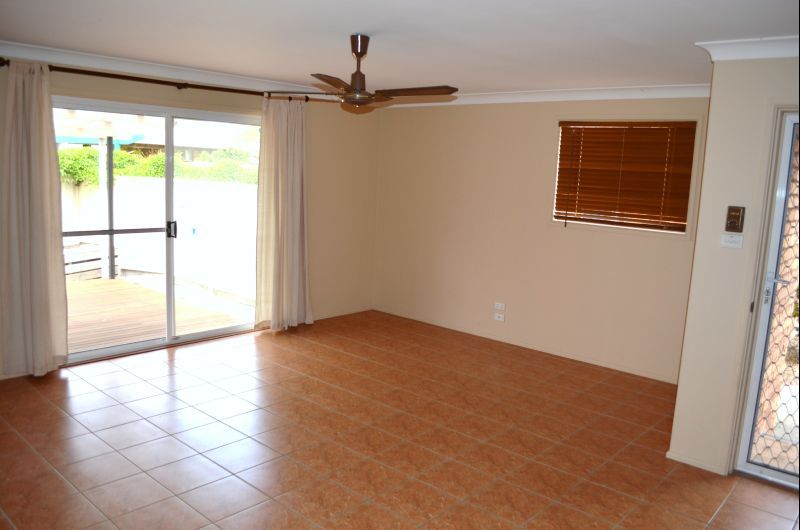2/13 Roseland Avenue, YAMBA, NSW 2464