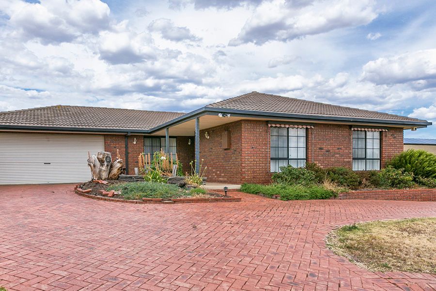 290 Coburns Road, KURUNJANG, VIC 3337