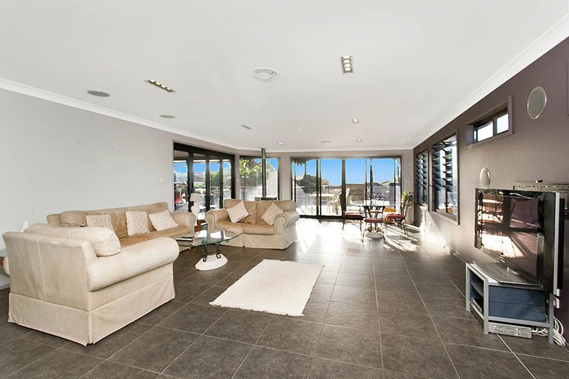 10 Hayes Avenue, MOUNT WARRIGAL, NSW 2528
