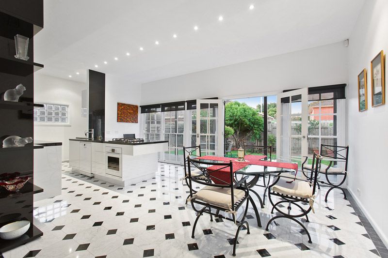 55 Holywood Grove, CARNEGIE, VIC 3163