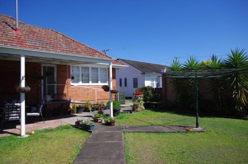 TAREE, NSW 2430