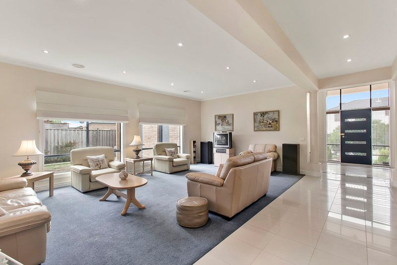4 Broadwater Drive, WATERWAYS, VIC 3195