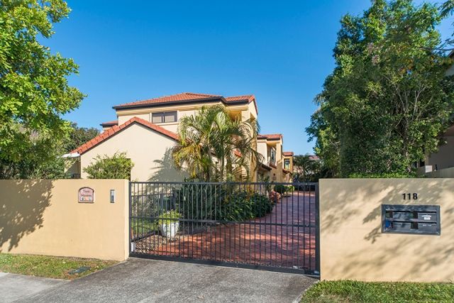 3/118 Pohlman Street, SOUTHPORT, QLD 4215